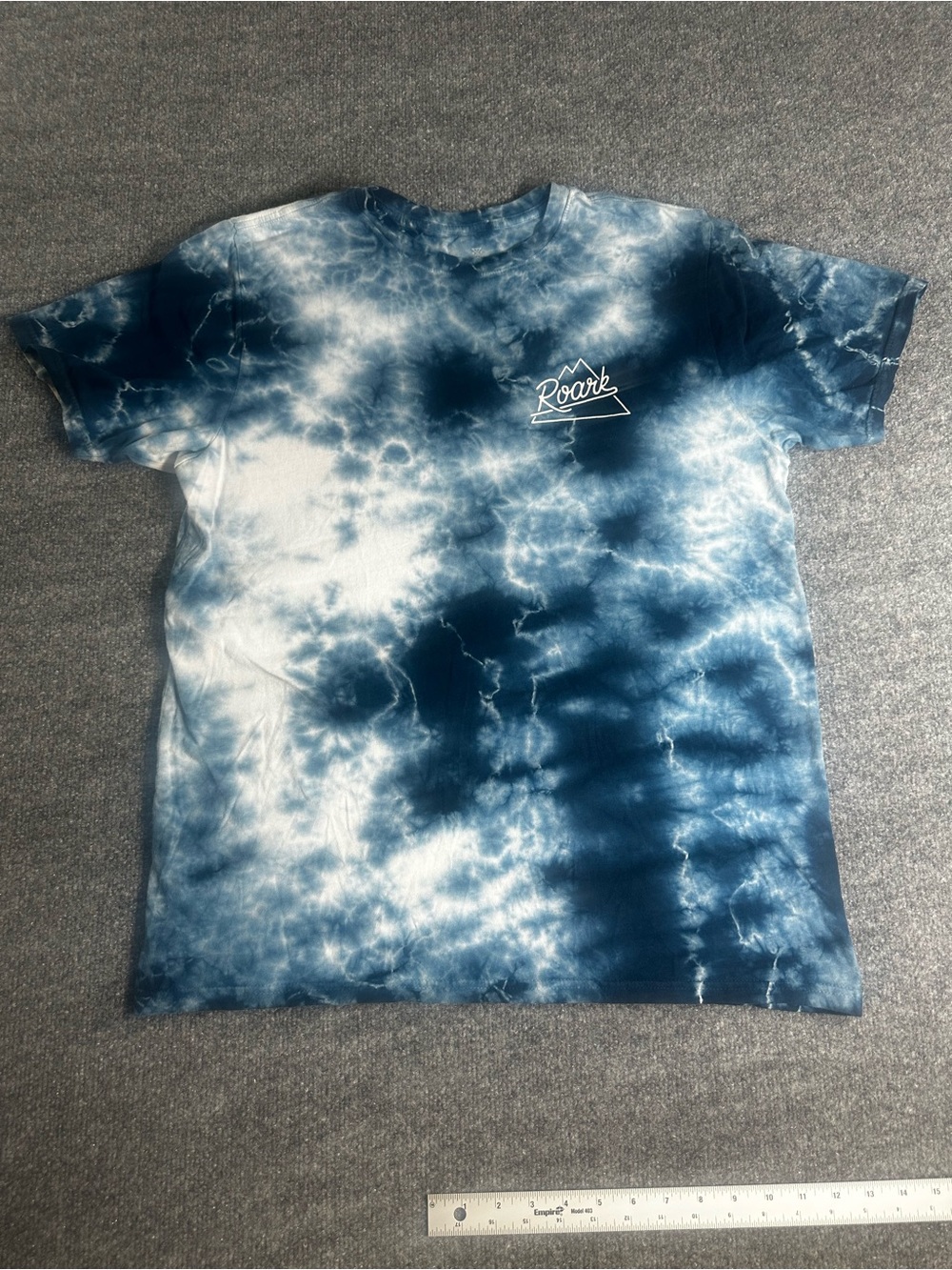 Roark Men's Blue and White Tie-Dye Short Sleeve Tee